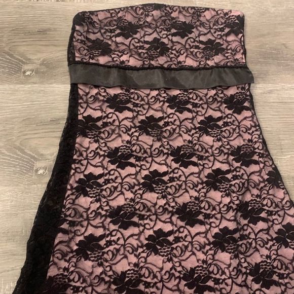 Kismet | Black & Pink lace Strapless Top - Picture 4 of 7